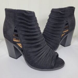 NWOT SODA Women's Black Criss Cross Design Booties, Zip Side 3.5 Inch Heel